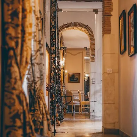 Chateau Ecrin De Lumiere Bed and Breakfast Campsegret