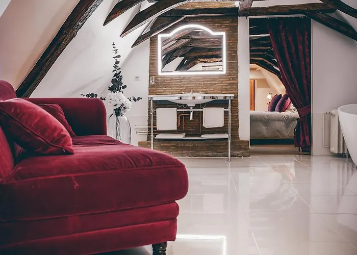 לינה וארוחת בוקר Chateau Ecrin De Lumiere